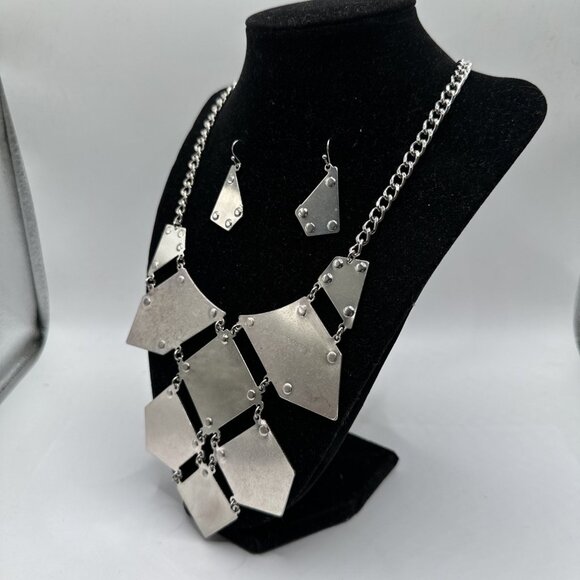 Matching Set Geometric SilverTone Metal Bib Necklace Earrings Chain 16” 3.5”ext - Picture 3 of 10